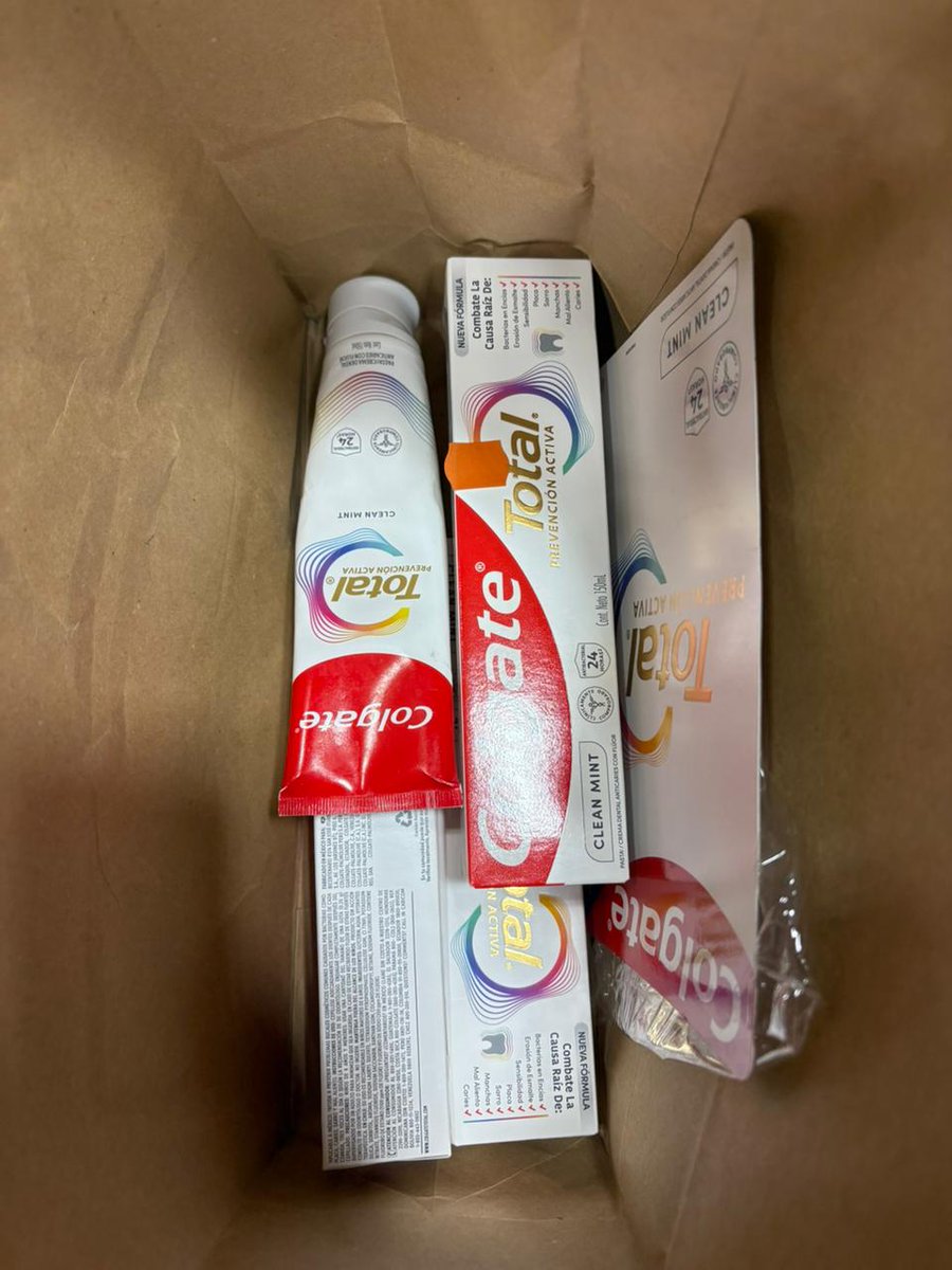 El <a href="/MinSaludGuate/">Ministerio de Salud Pública</a> informó del retiro del mercado de la Crema Dental Colgate Total Clean Mint por presentar riesgos para la salud. En el comunicado el Ministerio recomienda no usar dicho producto pero no dice nada del producto que aún está en manos de los consumidores.
Nuestra
