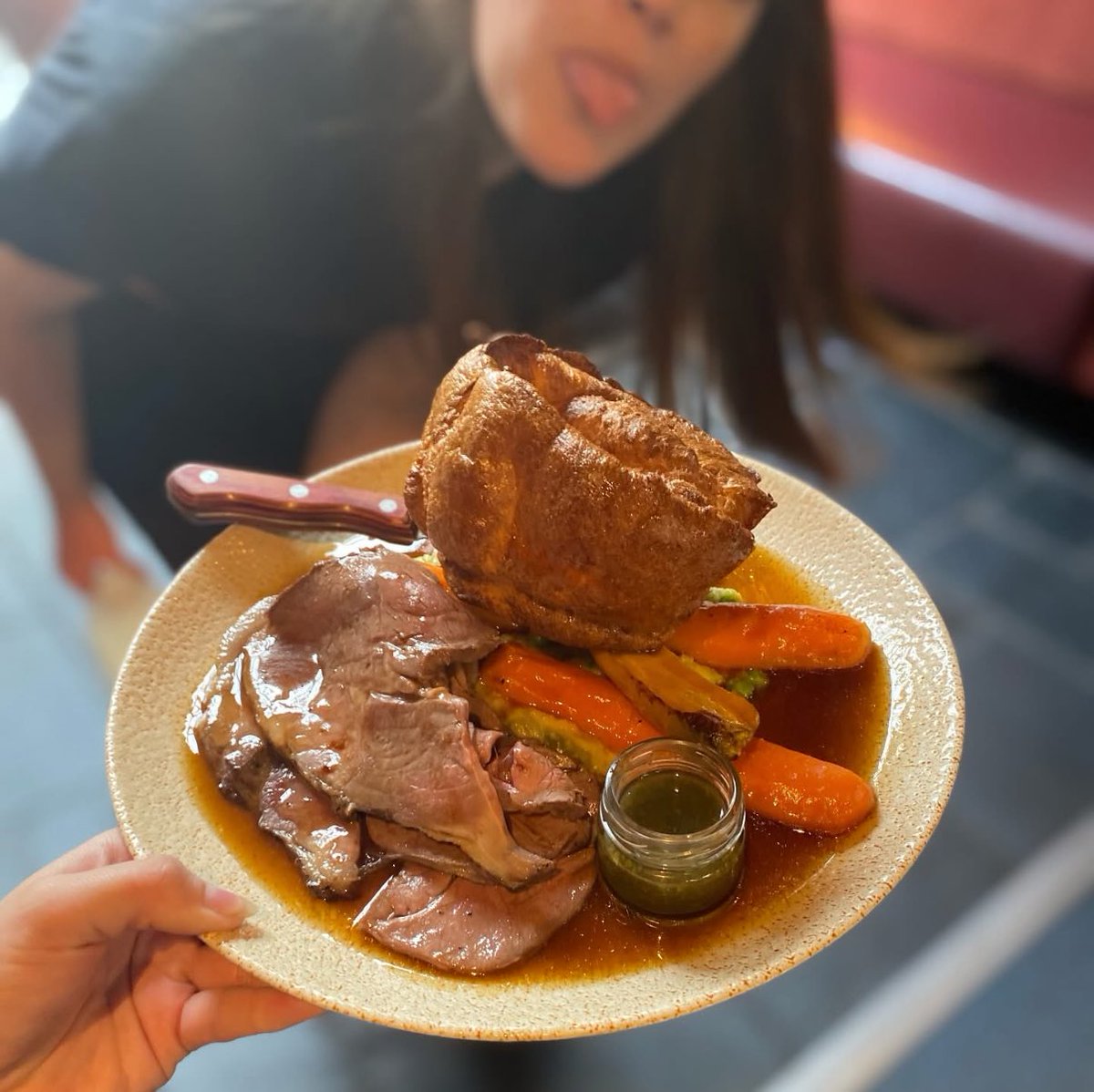 A roast so good you’ll have everyone trying to get a taste 🤭🤩 join us today for some roasty-toastie roast dinners and sunshine in our garden 🪴 

After all, you have to end the week with a bang! 💥 

#youngspubs #youngs #sundays #sundayroast #roastdinner #sharingiscaring