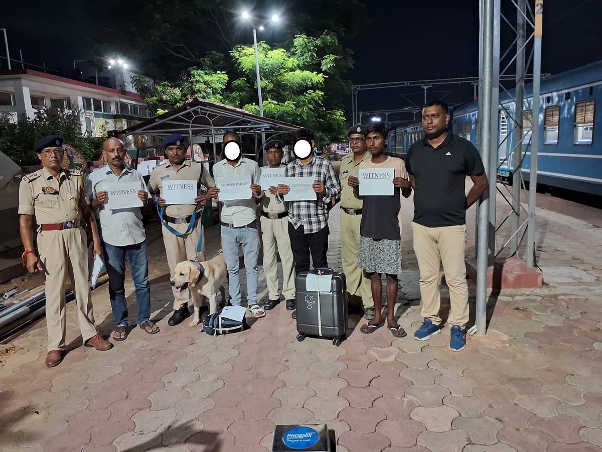 #OperationNarcos
<a href="/RPF_INDIA/">RPF INDIA</a>
<a href="/RailMinIndia/">Ministry of Railways</a>
<a href="/zscrnfr/">ZSCRNFR</a>
<a href="/drm_lmg_nfr/">मं.रे.प्र.लामडिंग, पू.सी.रेलवे / DRM LUMDING NFR</a>
<a href="/rpfpcagtl/">RPF post Agartala</a>
On 10.08.2025  Jointly team of #RPF_GRP_Agartala apprehended 02 drug peddler with recovery of 7.940 KG's Ganja, Value Rs 79400/-  &amp;  handed over to OC/GRPS/AGTL for legal action.
