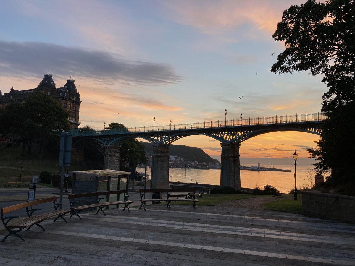 #MondayMotivation #Monday #Scarborough 🌊 Out before sunrise today, lovely and warm 👍 Have a good day, everyone 👍