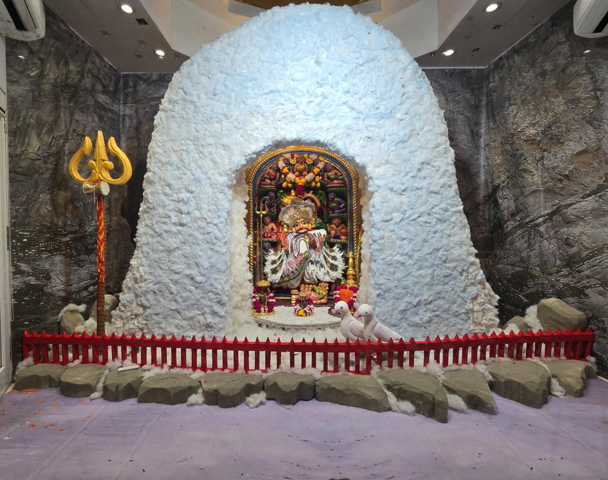 kashtbhanjandev's tweet photo. Darshan : 11-08-2025
શ્રાવણ માસ મહોત્સવ અંતર્ગત શ્રીકષ્ટભંજનદેવ હનુમાનજીને અમરનાથની થીમનો શણગાર કરાયો
Hello Devotees 
Jai Shri swaminarayan
Shri kashtbhanjandev hanumanji Maharaj Salangpur dham.
https://t.co/tteV5KhmG4
#salangpur #salangpurdham #amarnath https://t.co/ZNfhieQYbe