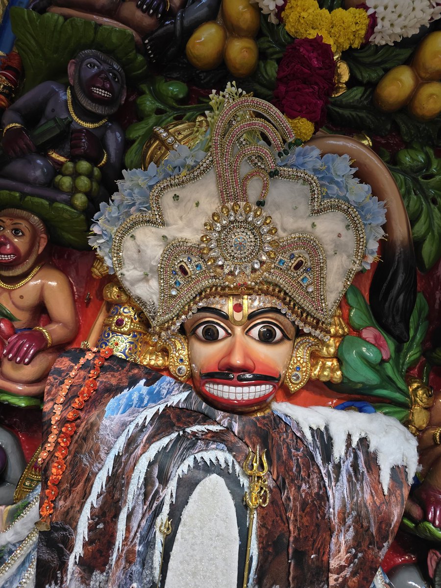 kashtbhanjandev's tweet photo. Darshan : 11-08-2025
શ્રાવણ માસ મહોત્સવ અંતર્ગત શ્રીકષ્ટભંજનદેવ હનુમાનજીને અમરનાથની થીમનો શણગાર કરાયો
Hello Devotees 
Jai Shri swaminarayan
Shri kashtbhanjandev hanumanji Maharaj Salangpur dham.
https://t.co/tteV5KhmG4
#salangpur #salangpurdham #amarnath https://t.co/ZNfhieQYbe