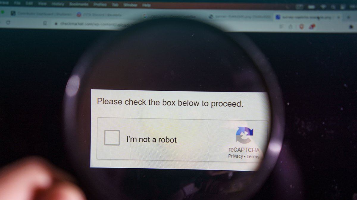 CAPTCHAS FALSOS PROPAGAN MALWARE
Las páginas de verificación falsas se están convirtiendo en una táctica cada vez más común. Entérate más en:
csirt.utpl.edu.ec/node/681
#UTPLCuidaTuInformación #CiberSeguridadUTPL #UTPL #Loja #Ecuador
