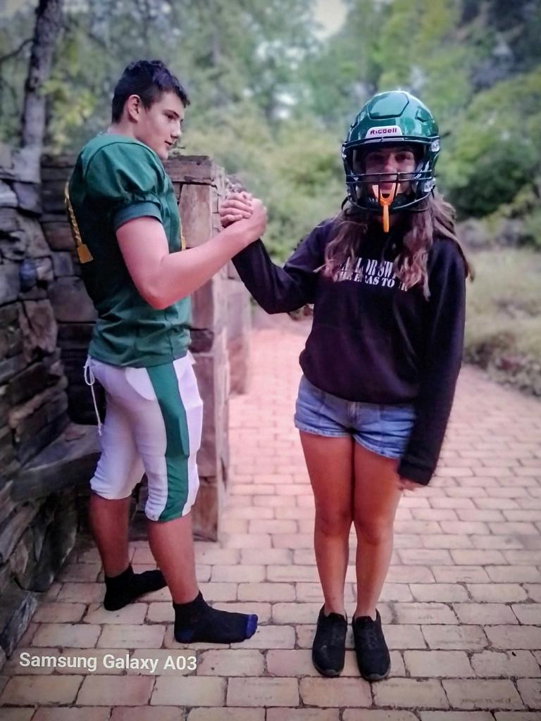 RaisingBane's tweet image. Bane
Age 14
6'5, 225lbs, size 18 shoes
Who is ready to be his mentor? 
Or knows where to buy cool shoes in size 18!! 😉