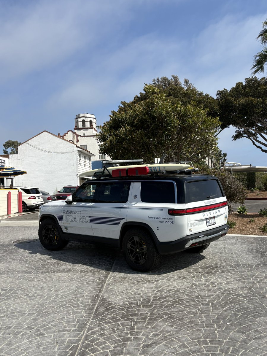 nimatheafshar's tweet photo. Who knew that the Laguna beach lifeguard vehicle is a Rivian? https://t.co/UYlI4ZK3iF