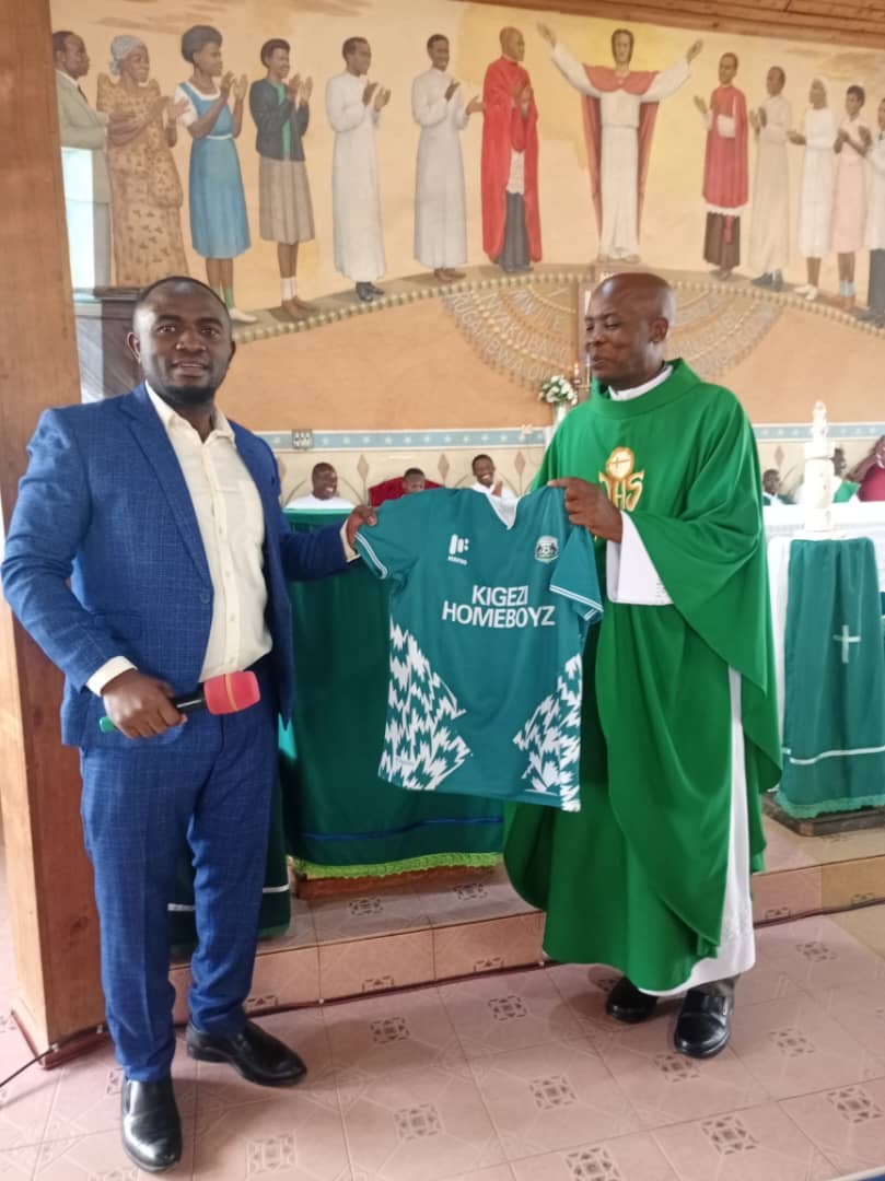 Kigezi HomeBoyz FC Fans (@homeboyzfcfans) on Twitter photo Yesterday, Eng. Joram(Macro), Director of Macro Hardware and Patron of <a href="/HomeBoyzFC/">KIGEZI HOMEBOYZ FOOTBALL CLUB</a> Fans, attended Mass at Christ the King Church and All Saints Church in Kabale. He urged congregations to support Kigezi HomeBoyz FC and local sports, presenting club jerseys as gifts to the clergy. Yesterday, Eng. Joram(Macro), Director of Macro Hardware and Patron of <a href="/HomeBoyzFC/">KIGEZI HOMEBOYZ FOOTBALL CLUB</a> Fans, attended Mass at Christ the King Church and All Saints Church in Kabale. He urged congregations to support Kigezi HomeBoyz FC and local sports, presenting club jerseys as gifts to the clergy.