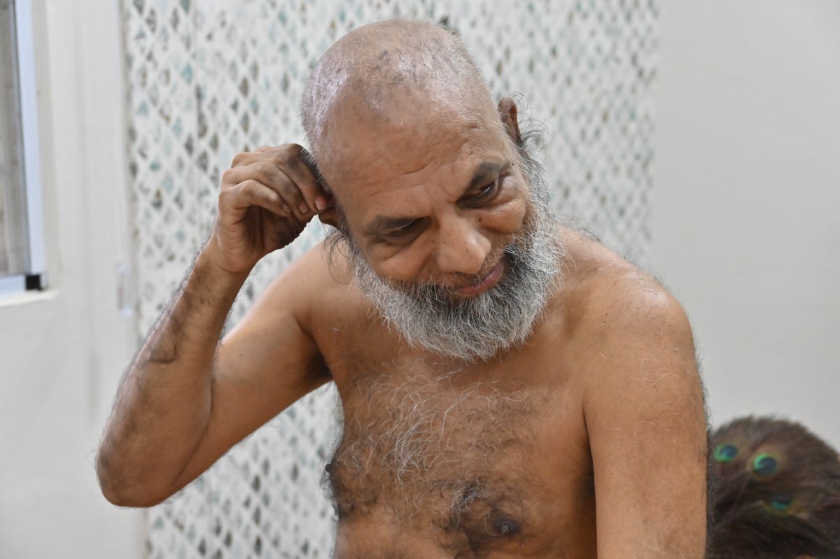 PramanSagarJi's tweet image. 🏵 केश-लोंच 🏵
विद्यासागर अवधपुरी एंव श्री विद्या प्रमाण गुरुकुलम, भोपाल                                                                                
प्रखर वक्ता, प्रामाणिक संत प पू मुनिश्री 108 प्रमाणसागर जी महाराज के आज के केश-लोंच के कुछ क्षण

#Pramansagarji