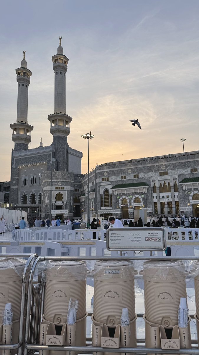 "اطلبوا من الله على قدر مُلكه لا على قدر أحلامكم، ملك السماوات والأرض لن يعجزه شيء، فَاطلبوا المستحيل"💛