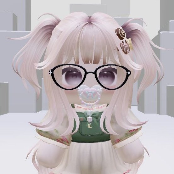 esccentric's tweet photo. pake empeng jadi lucu tapi mahal banget najis dunia kapitalis (turunkan harga robux pls). https://t.co/hFTgxkL5aH