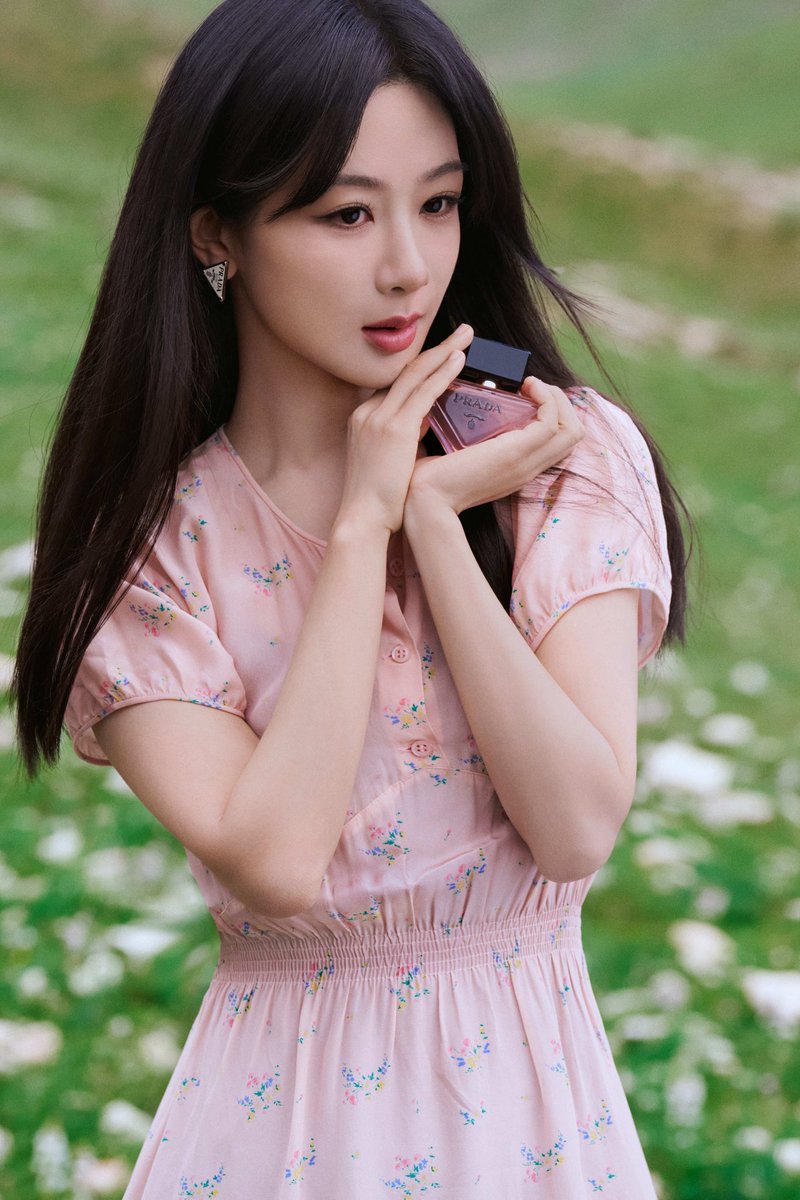 dramapotatoe's tweet photo. #YangZi’s studio shares behind the scenes pics

More - https://t.co/etQww1wWFi https://t.co/shytkBkUk7