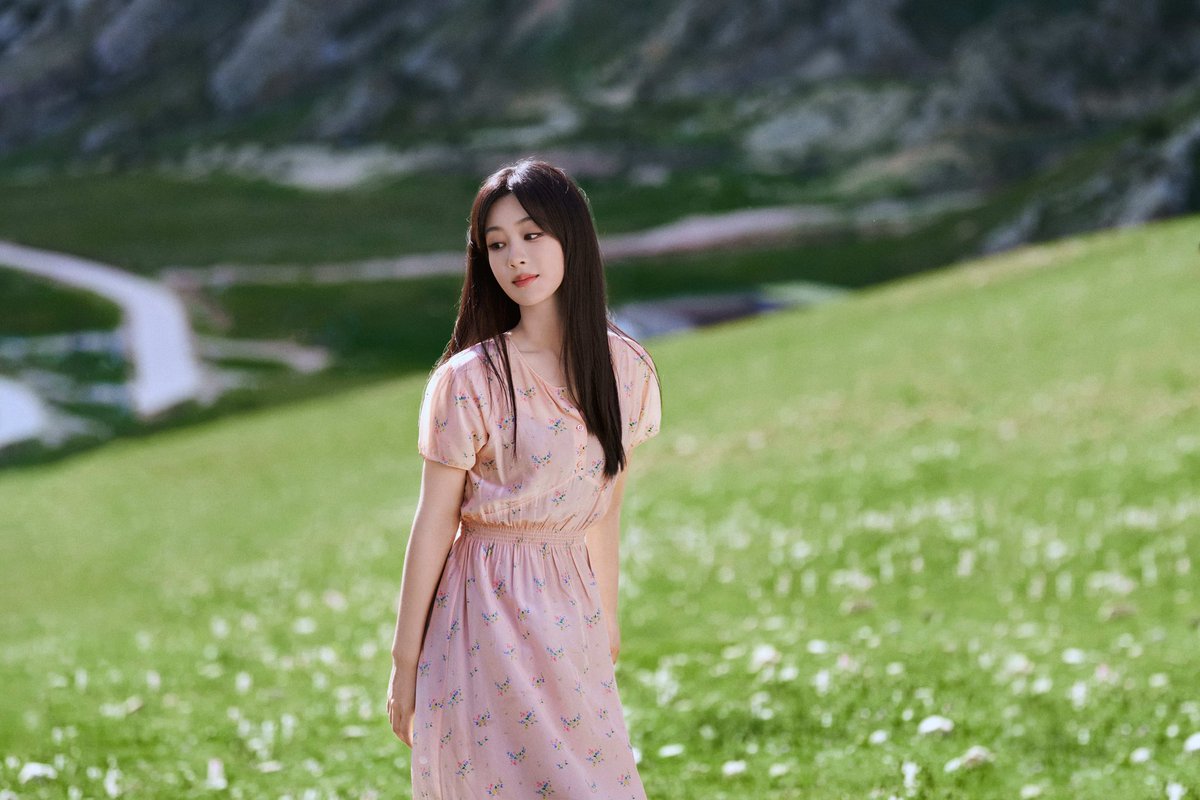 dramapotatoe's tweet photo. #YangZi’s studio shares behind the scenes pics

More - https://t.co/etQww1wWFi https://t.co/shytkBkUk7