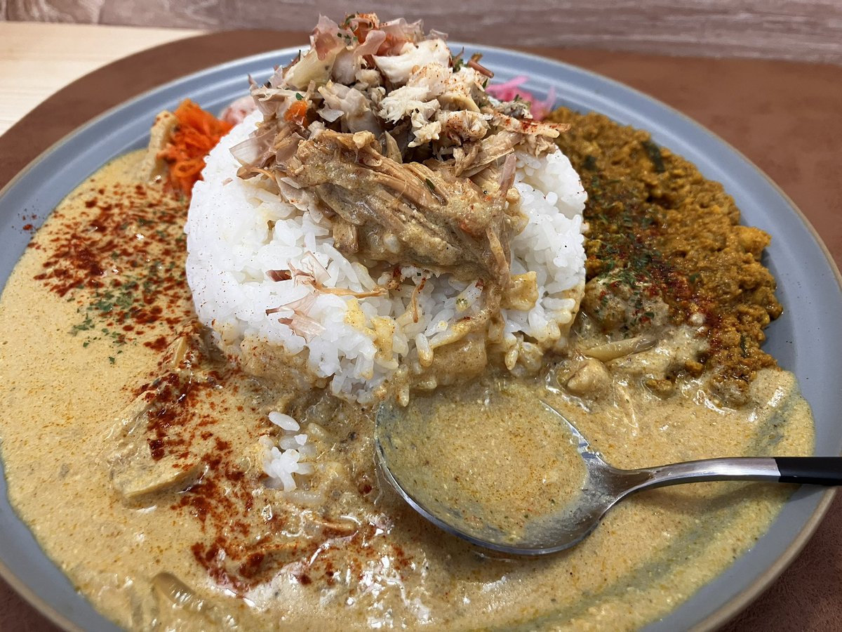 nenneko_time's tweet photo. 知る人ぞ知る
こだわりカレーのお店、
カルダモン。
よさこい記念特別プレート、
カツオだしが効いてシイラも
うまい！高知らしい一皿で
とても美味しかったです！

高知駅の東にあります。
よさこい見たついでにいかが？

https://t.co/ocu3bcvVoM https://t.co/c3L7dujWGn