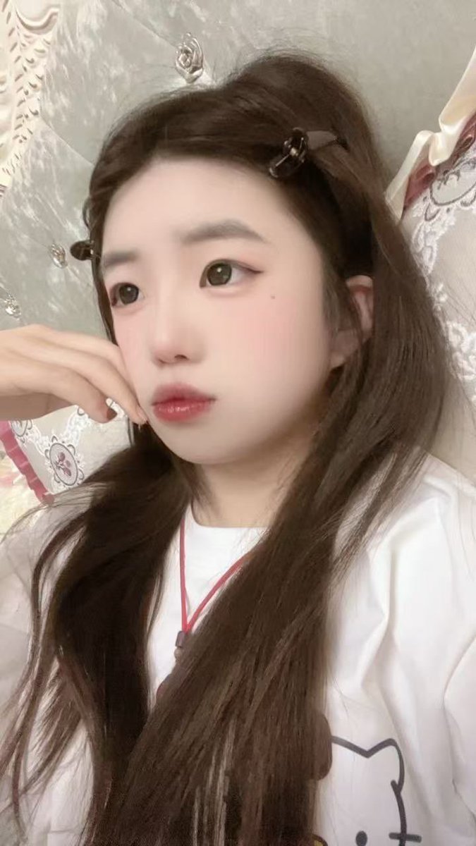 荣成今日首映一位。18岁。刚下海的哈。真实年龄 真实照片。喜欢的抓紧预约。只开两天。