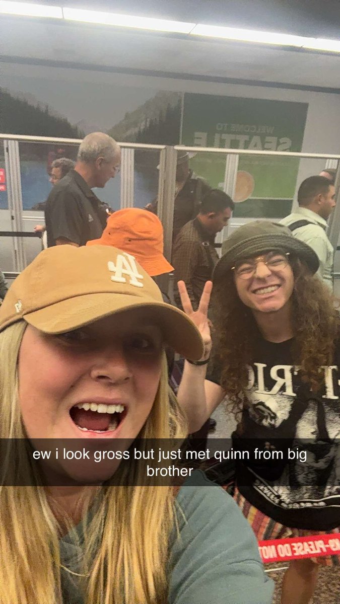 RealityJenna's tweet photo. @EveryNowAndQuin ayeee nice seeing you at the airport 🫡 https://t.co/s4qu9RVMLa