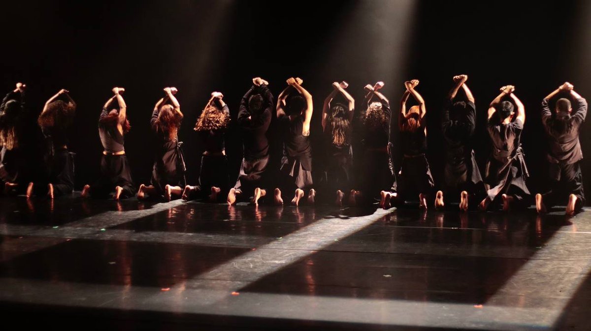 Así experimentamos la intensidad escénica de Se nos quedaron ellos, a cargo de <a href="/CEPRODAC/">CEPRODAC</a>, en la Sala Covarrubias. Bajo la dirección de Cecilia Lugo, esta coreografía de Francisco Córdova tornó la ausencia en cuerpo y memoria. 👏👏👏

<a href="/DanzaUNAM/">Danza UNAM</a>