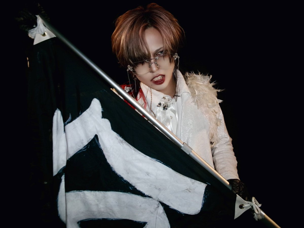 ZCLEAR_AKIRA's tweet photo. 1.本番直後
2.これは俺の
3.近寄るな
4.近寄るな https://t.co/oWyYpSVZDm