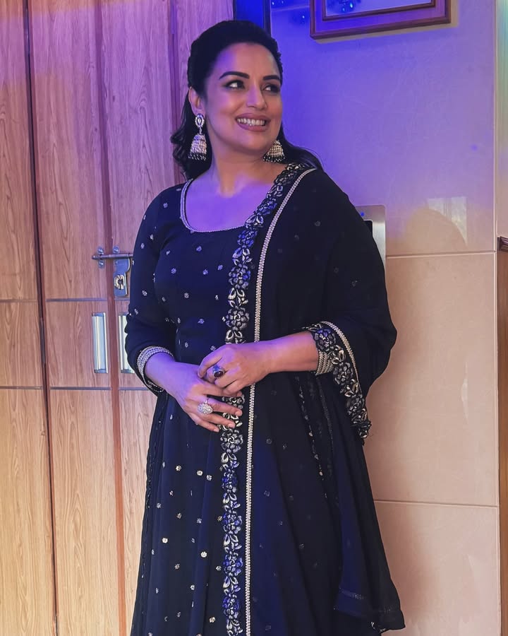 viralvideos16's tweet photo. π― #SwethaMenonThread
#Tamil Cute #Actress #SwethaMenon New Look https://t.co/1MTxpMpQLX