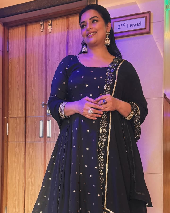 viralvideos16's tweet photo. π― #SwethaMenonThread
#Tamil Cute #Actress #SwethaMenon New Look https://t.co/1MTxpMpQLX