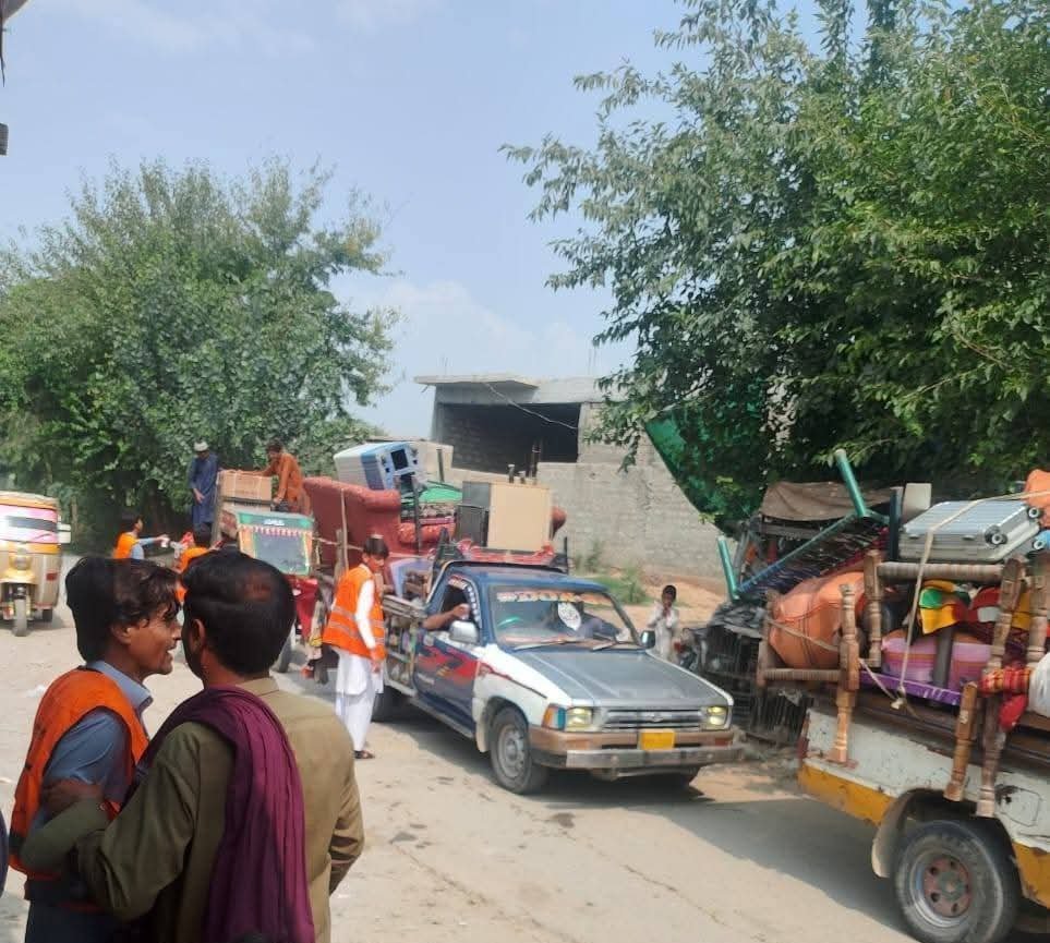 ماموند، باجوڑ میں فوجی آپریشن شروع ہو چکا ہے، لوگ بے گھر ہو رہے ہیں۔ عمران خان نے <a href="/AliAminKhanPTI/">Ali Amin Khan Gandapur</a> سے کہا تھا یا آپریشن روکیں یا استعفیٰ دیں۔ تو آپ استعفیٰ کب دیں گے؟