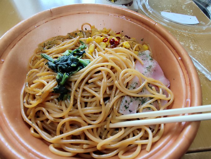 やること山積みなのにコンビニ飯なんて食ってる場合かよ 