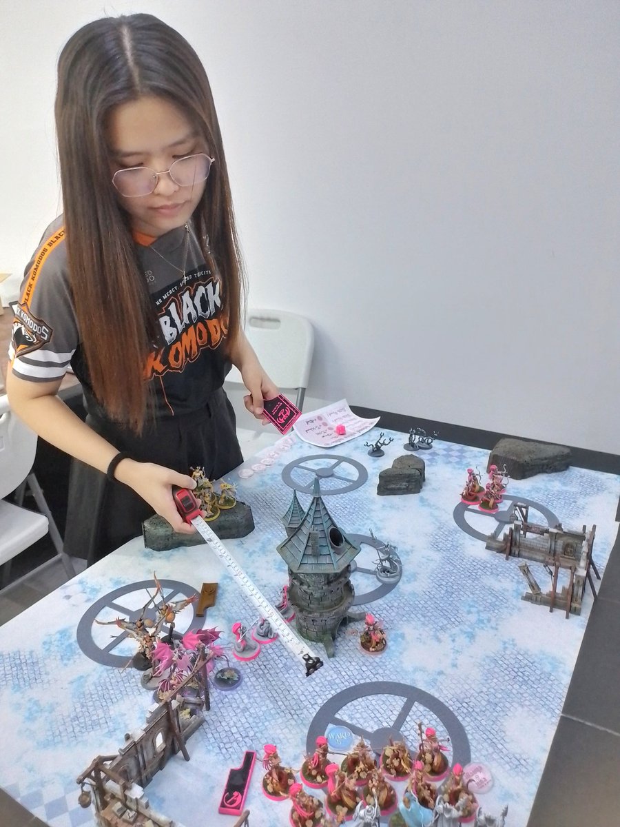 jessyjessyuwu's tweet photo. Went all the way from Laguna to Arkom Hobby Lounge Las Piñas just to fight each other in 1k PTG game 🤨 @KewlMiggyisKewl
I was tabled because of ONE mistake, I gotta take my dignity back >:[
#WarhammerAOS #PathToGlory #DaughtersOfKhaine #StormcastEternals https://t.co/ajobIfXmWx