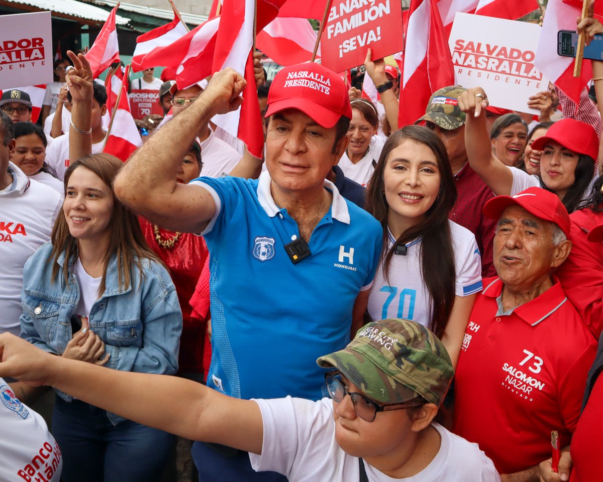 Este domingo lo cerramos con fuerza en el Distrito 15: El Pedregal, La Alemán, La Sinaí y La Vega.
 
Caminamos junto a mi esposa Iroshka Elvir, Eliseo Castro y nuestros candidatos a diputados de Francisco Morazán, acompañados por líderes y militantes que saben que el cambio está