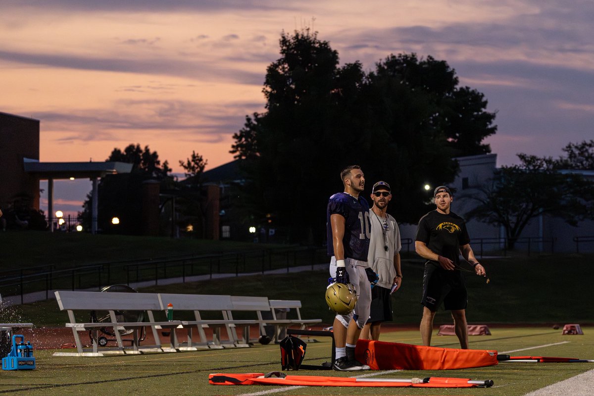 McKBearcats's tweet photo. …Dawn to Dusk…

Week 1️⃣ capped off under the Saturday Night Lights ➡️ Week 2️⃣ on deck

#BearcatsUnleashed #D2fb #GLVCfb https://t.co/Z8yy7ehtqo