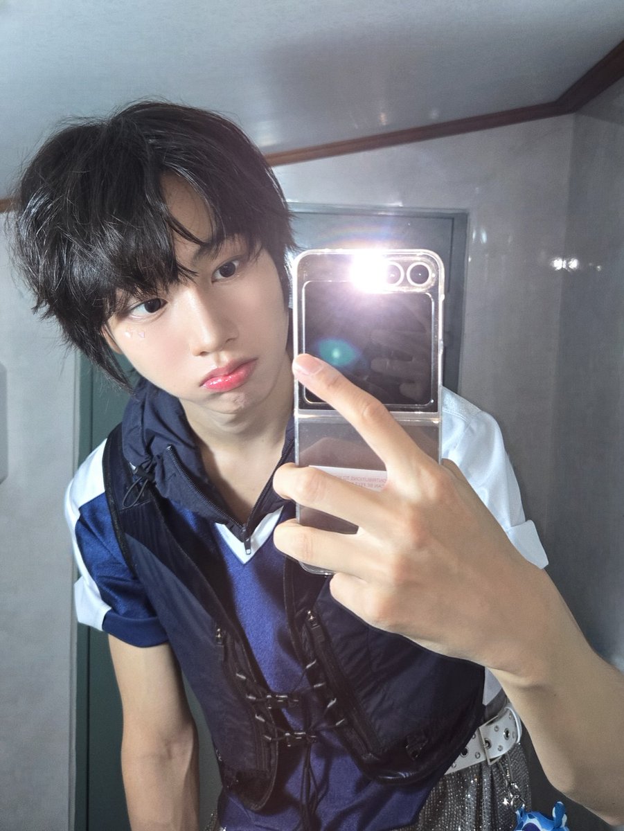 dollminsoo's tweet photo. 🩵 250808 인스타그램 아이딧 박성현 상의 정보 📷
- 브랜드 : SOHC (SOMEWHERE OUTSIDE)  
- 제품명 : Trail Running Vest pack_NAVY

#IDID #아이딧 #PARK #박성현 #SOHC #SOMEWHEREOUTSIDE https://t.co/m2myGQI9tp