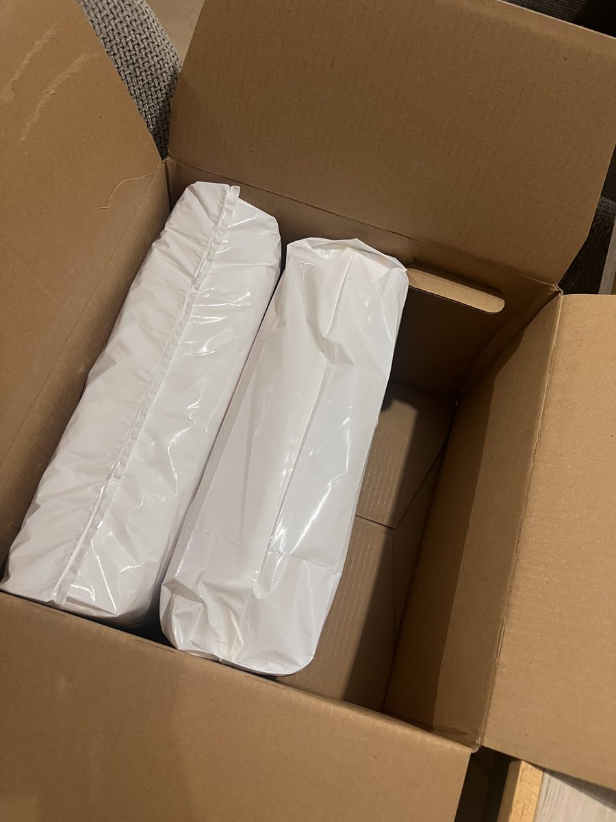 nuurigonzalez's tweet photo. @huggiesmexico 
Solo venían dos paquetes en la caja de 99 pañales 😒 RATEROS! https://t.co/TNnnxTzTRQ
