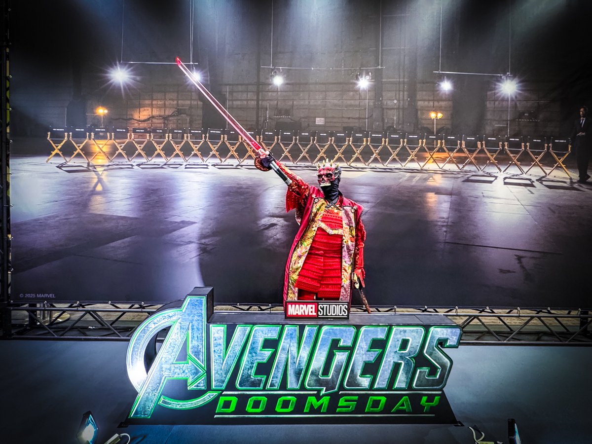 H2Japan's tweet photo. [General Ver.] OCC Day-1

" My schedule is free! "

Looking forward to offer from Avengers!

Let's try Japanese historical arrangement costume at SWCL.

#OCC2025 #osakacomiccon #occ
#SamuraiSW ←photo
#StarWarsCelebration #SWCL

@SW_Celebration #swtwt #starwarscosplay https://t.co/Ih6AI2Z7eY