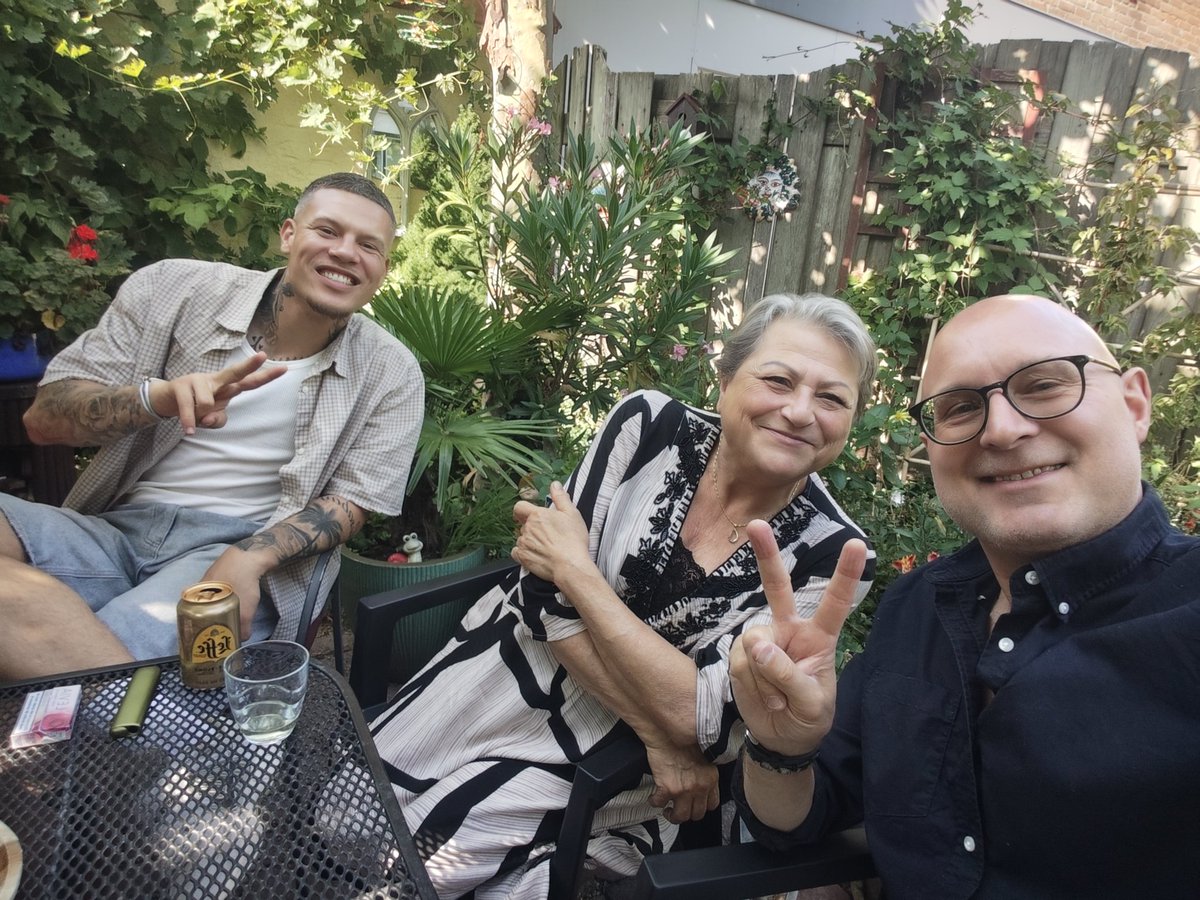 bertbrouwer70's tweet image. We vierden een mooi feestje zondag namiddag omdat Hans de dag ervoor de 56 levensjaren aantikte! En dat met vrienden die ik al heel lang als familie beschouw. Het was grandioos #035 #hilversum #hans #genade