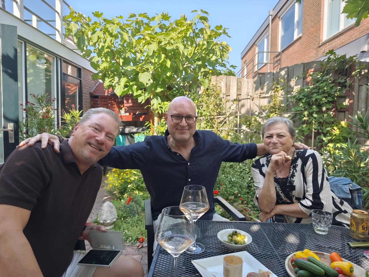 bertbrouwer70's tweet image. We vierden een mooi feestje zondag namiddag omdat Hans de dag ervoor de 56 levensjaren aantikte! En dat met vrienden die ik al heel lang als familie beschouw. Het was grandioos #035 #hilversum #hans #genade