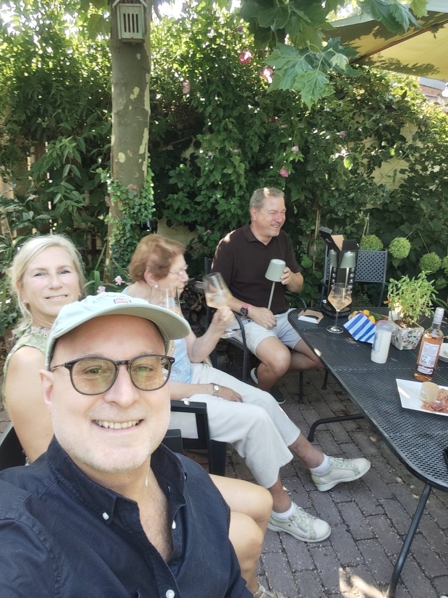 bertbrouwer70's tweet image. We vierden een mooi feestje zondag namiddag omdat Hans de dag ervoor de 56 levensjaren aantikte! En dat met vrienden die ik al heel lang als familie beschouw. Het was grandioos #035 #hilversum #hans #genade