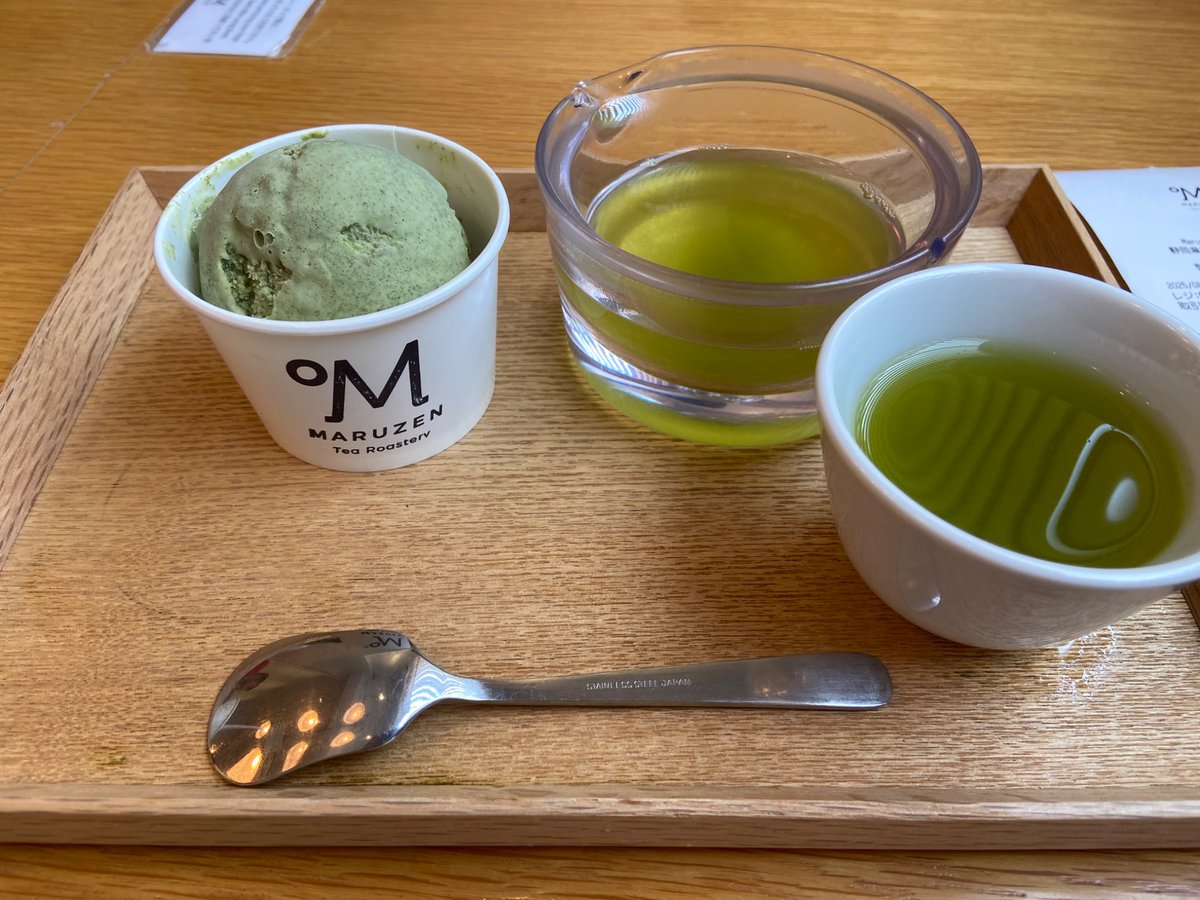メッチャお茶！
苦めのジェラードと渋めのお茶でうま〜い