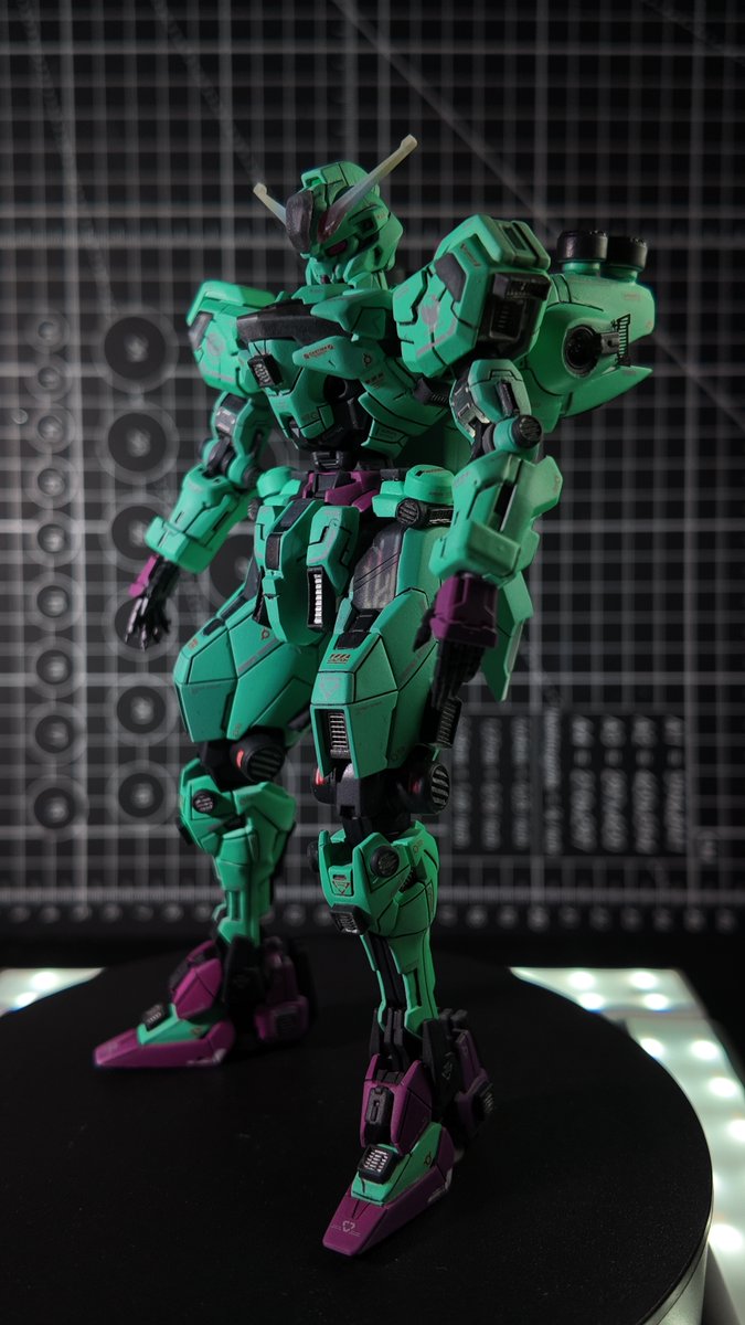 Sumerianduh's tweet photo. This is the Kit iv probably put the most work in, so many mistakes but i learned a lot #calibarn #gunpla #gundam #witchofmercury https://t.co/Orztj5vzgS