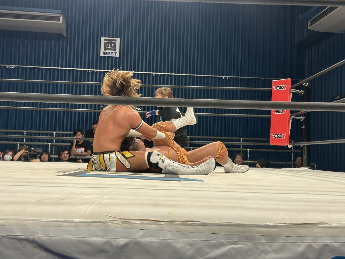 LOUISO0906's tweet photo. メインの松永準也と土岐裕基のシングルは松永の勝利 https://t.co/WxFL4zhTry