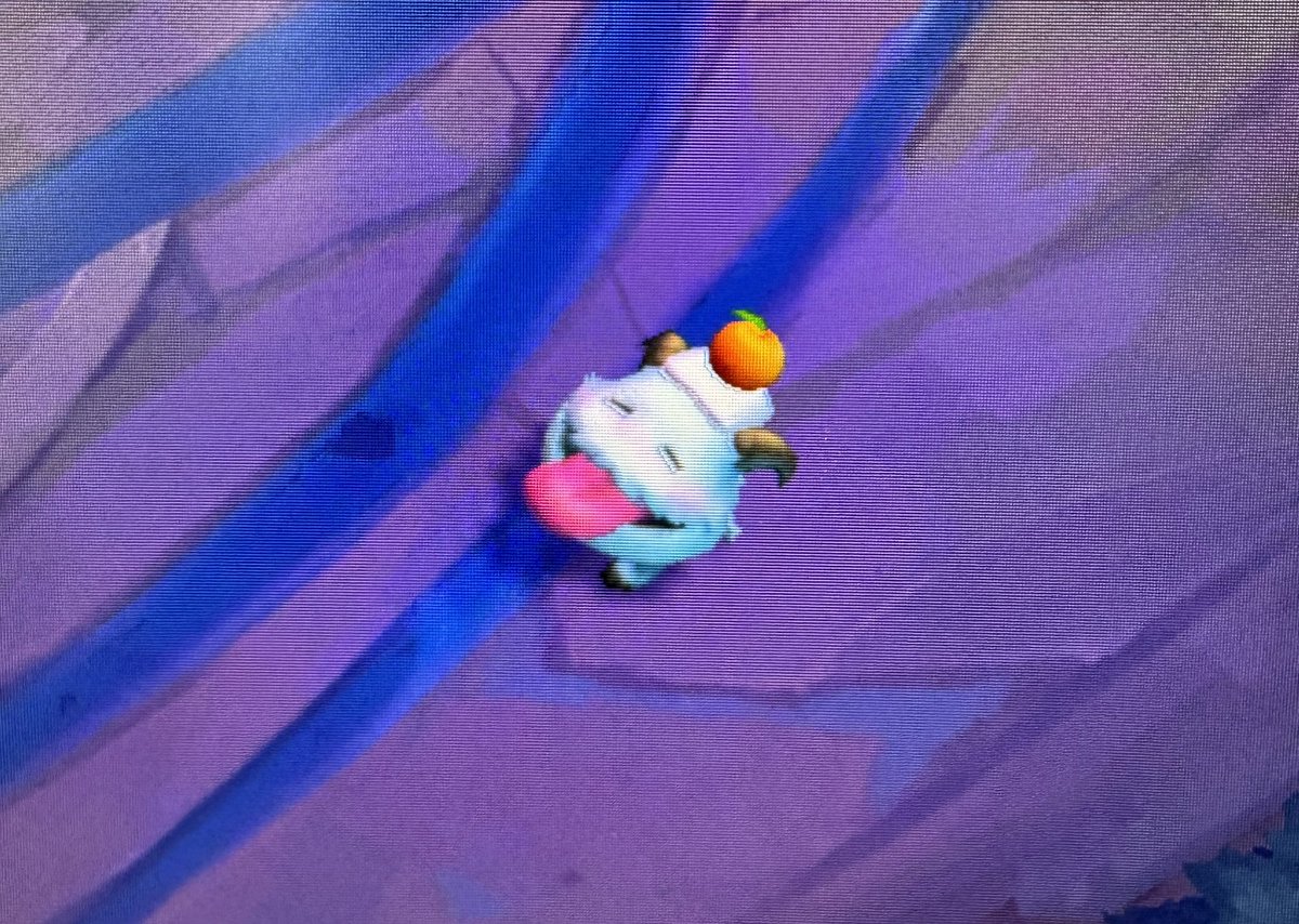 realyanxin's tweet image. Found a 橘仔 chilling on the bridge in LoL ARAM @CreaMyHaOsCar