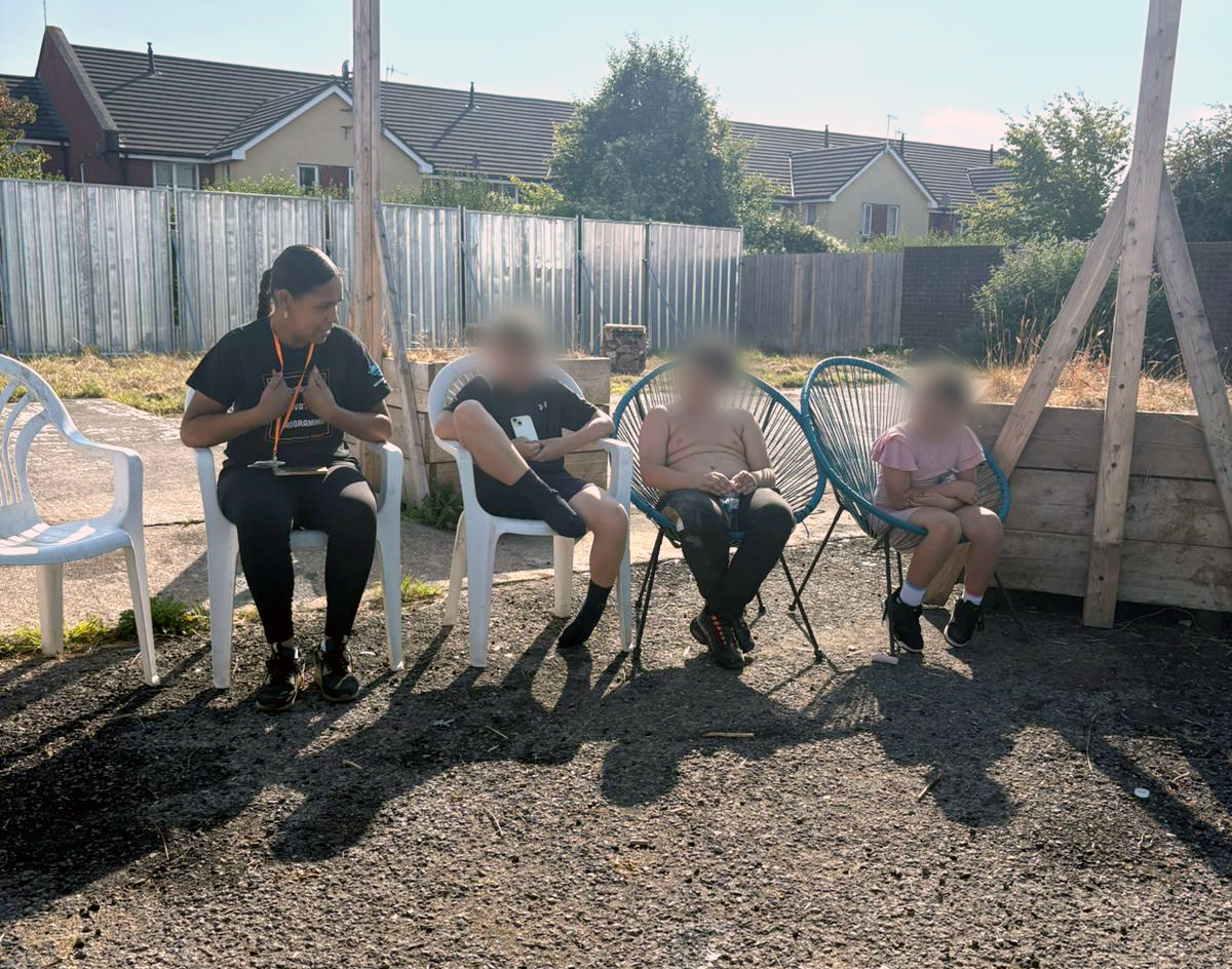 Grassroot_Comm's tweet image. 💬 The first 2 weeks of our We Can Make pilot project in Rodfords Mead, Hengrove have been amazing!

From chatting about favourite foods and sports, to discovering new games and meeting neighbours, each session has brought something new. 🙌

We’re back again this Wednesday, 5–7pm
