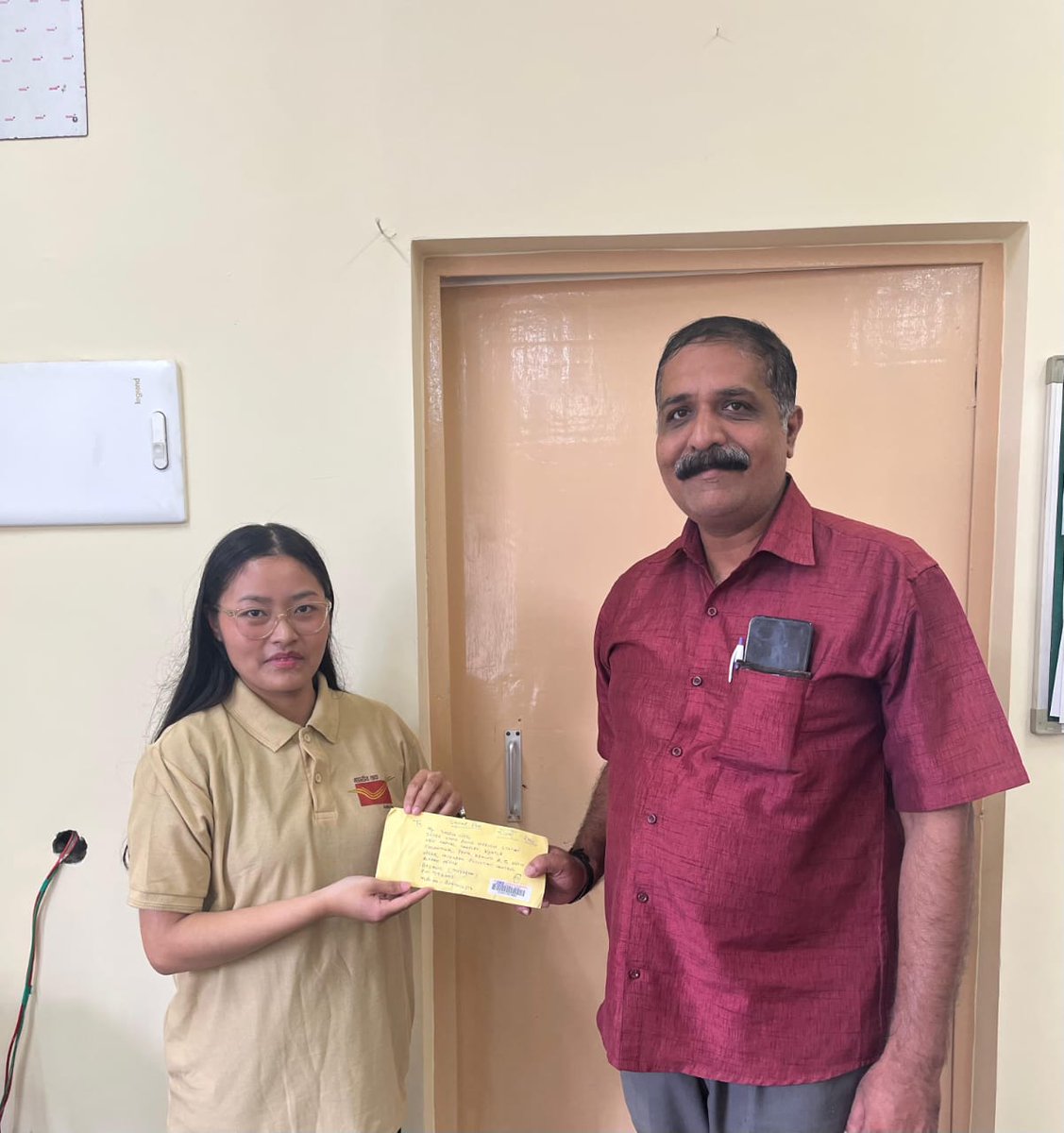 cpmgnortheast's tweet image. In Mizoram, our postmen are not just delivering mail; they're delivering love and tradition this Raksha Bandhan.

#postman #mizoram

@JM_Scindia 
@PemmasaniOnX 
@IndiaPostOffice