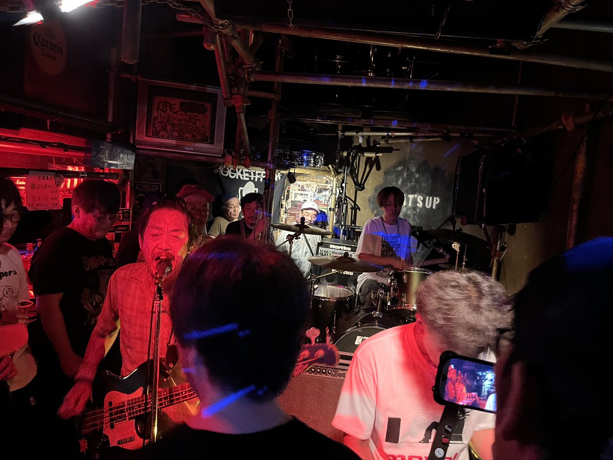 drmneon's tweet photo. 昨夜、鶯谷What's up
最高でした
ぎゅうぎゅうの中全てのバンド
聴き入って最終的には結構酔った
素晴らしかったです!
#Middle
#ZEROFAST
#NOWON
#NAVEL https://t.co/8MJQPInSJy