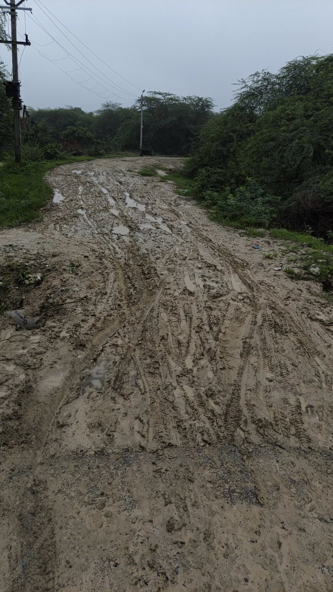 Conditions of my village road 
#unnao 
<a href="/AnnuTandonUnnao/">Annu Tandon</a> 
<a href="/drsakshimaharaj/">Dr.Sakshi Ji Maharaj (मोदी का परिवार)</a> 
#mohanAC
#brijeshkumarrawat