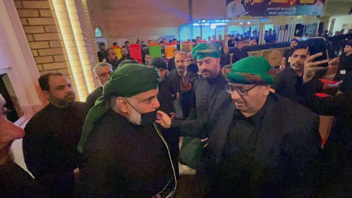 مضيف آل الصدر يمثل العمق الشيعي 
🔴التفاف الرواديد والشعراء بصورة منقطعة النظير حول السيد مقتدى الصدر 
🔴زوار الخارج وضعوا ايديهم على كبد الحقيقة عندما حطوا رحالهم في الحنانه 
🔴 الشخصيات المشهورة لاعبين وممثلين تجلى عشقهم للسيد 
🔴بين مكانة السيد مقتدى الصدر عند الشيعة وكأنه