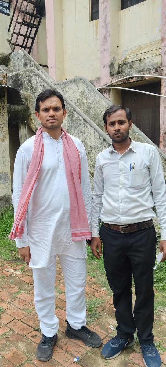 वक़्त बदलता है ज़िंदगी के साथ,
ज़िंदगी बदलती है वक़्त के साथ।
वक़्त नहीं बदलता अपनों के साथ,
बस अपने ही बदल जाते हैं वक़्त के साथ।।