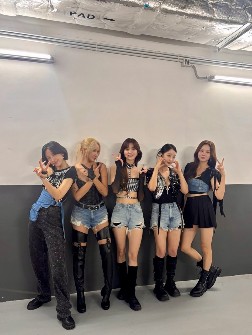 GyC9iX5aAAAcURV?format=jpg&name=large