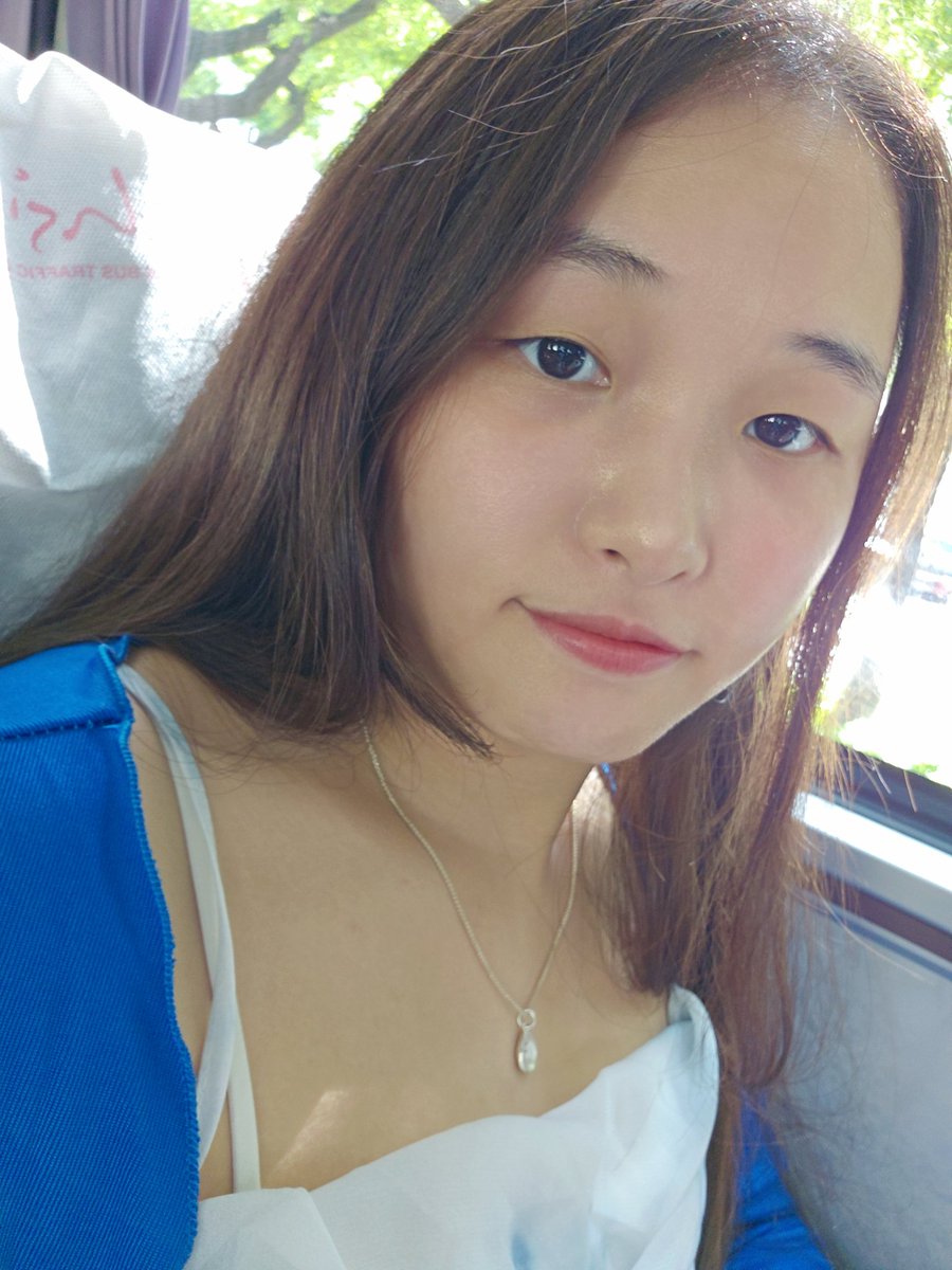 jy840924's tweet photo. 坐了五個小時的車子，天亮坐到天黑🥱
謝謝說自己很黑的人類大晚上訂好吃的麵麵給我吃❤️
#和欣客運
#高雄回桃園
#丸亀 https://t.co/WU5WDvlKx5