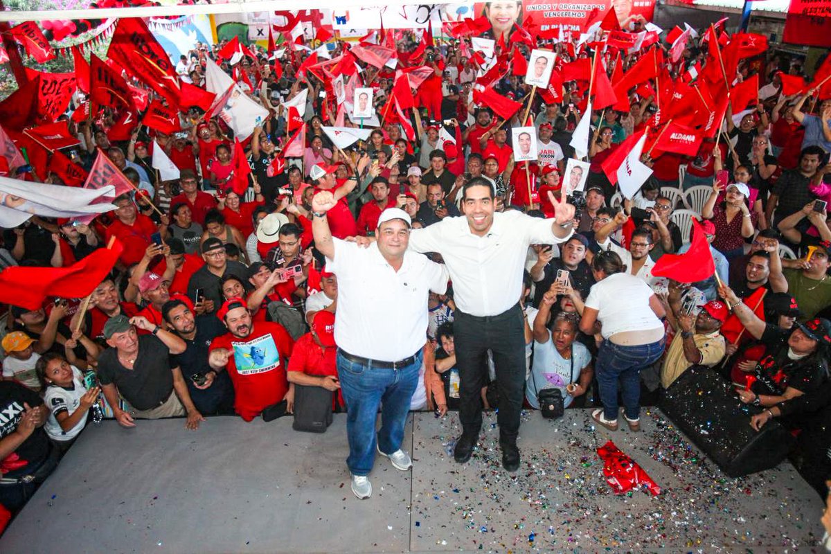 TavoGonzalezM's tweet photo. Cada día más fuertes y más comprometidos! El cambio en 🇭🇳 debe continuar de la mano del pueblo. Desde el T20 Torocagua, en nombre de la próxima pdta @riximga dimos la bienvenida a 1 ex candidato a diputado nacionalista y 2 liberales. #Aldana #Los23 @PartidoLibre https://t.co/GOvpdTcw0R
