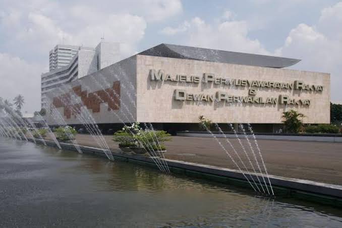 @awesomeposted Ada king kobra gak bang buat dilepas di sini,soalnya tikusnya gede gede