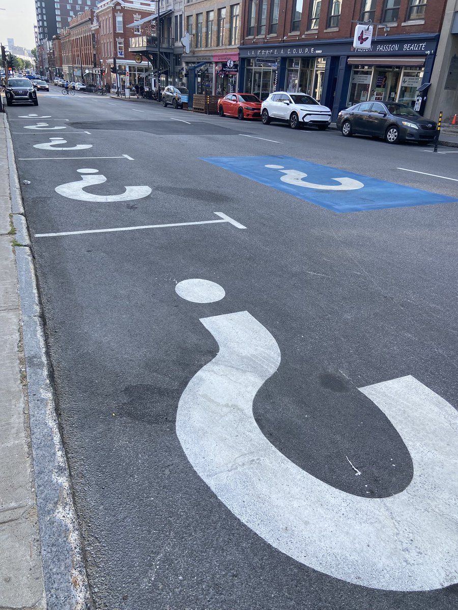 Love when parking signage is super clear 😑