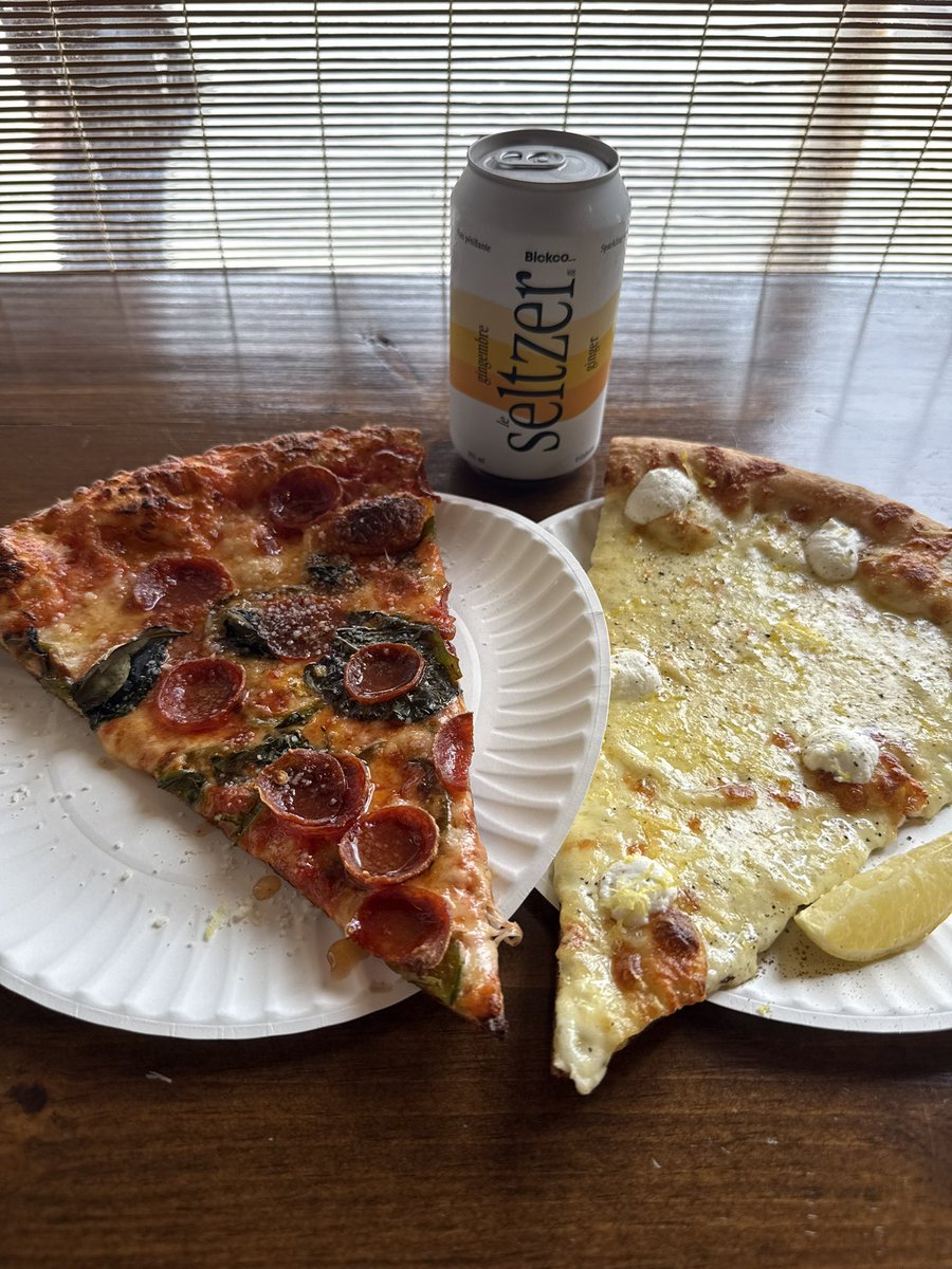 StrachanSystems's tweet image. Best thing I ate this week.  
Mac’s Pizza at Bloor &amp;amp; Dovercourt. Solid slice game 🍕