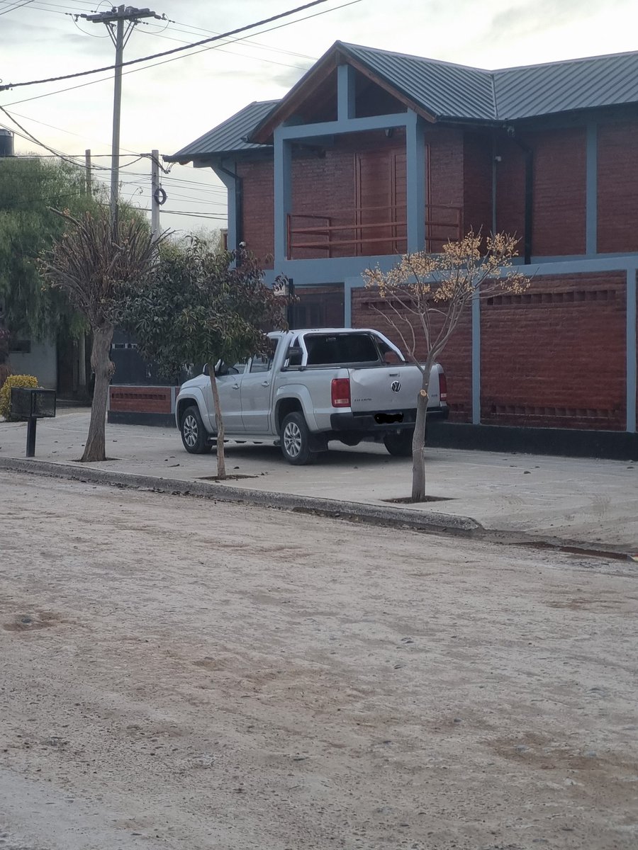BoludoscnAmarok's tweet photo. AMAROKÍ SILVESTRE DECIDE CONFUNDIRSE ENTRE LA VEGETACIÓN PARA PASAR DESAPERCIBIDO ANTE LOS ENVIDIOSOS https://t.co/PdwZwiCcEg